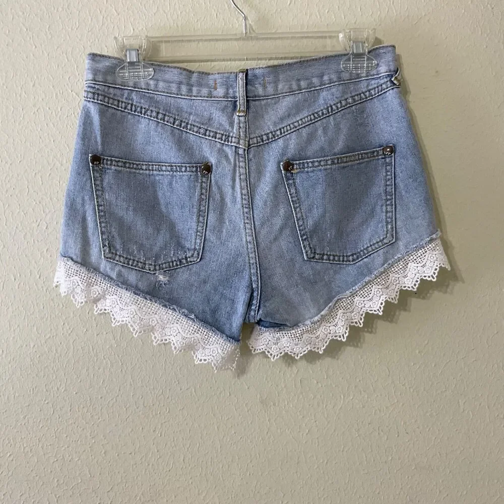 Free People shorts women’s 5 pocket lace trim women’s Distressed Denim Size 26